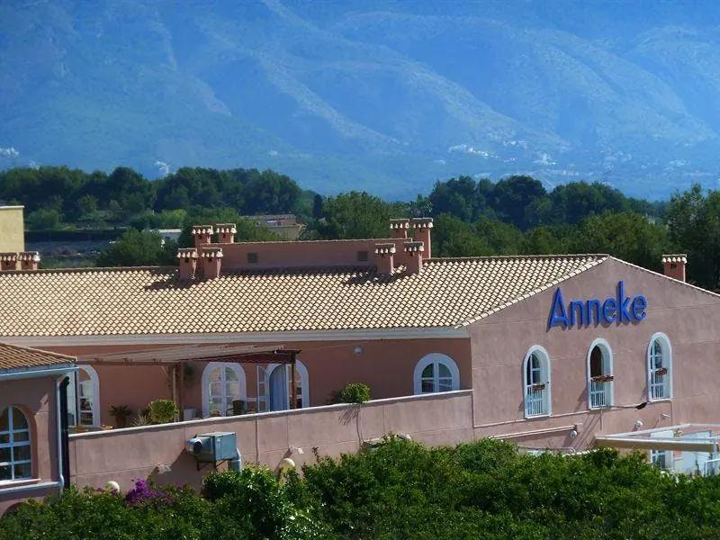 Anneke Residencia
