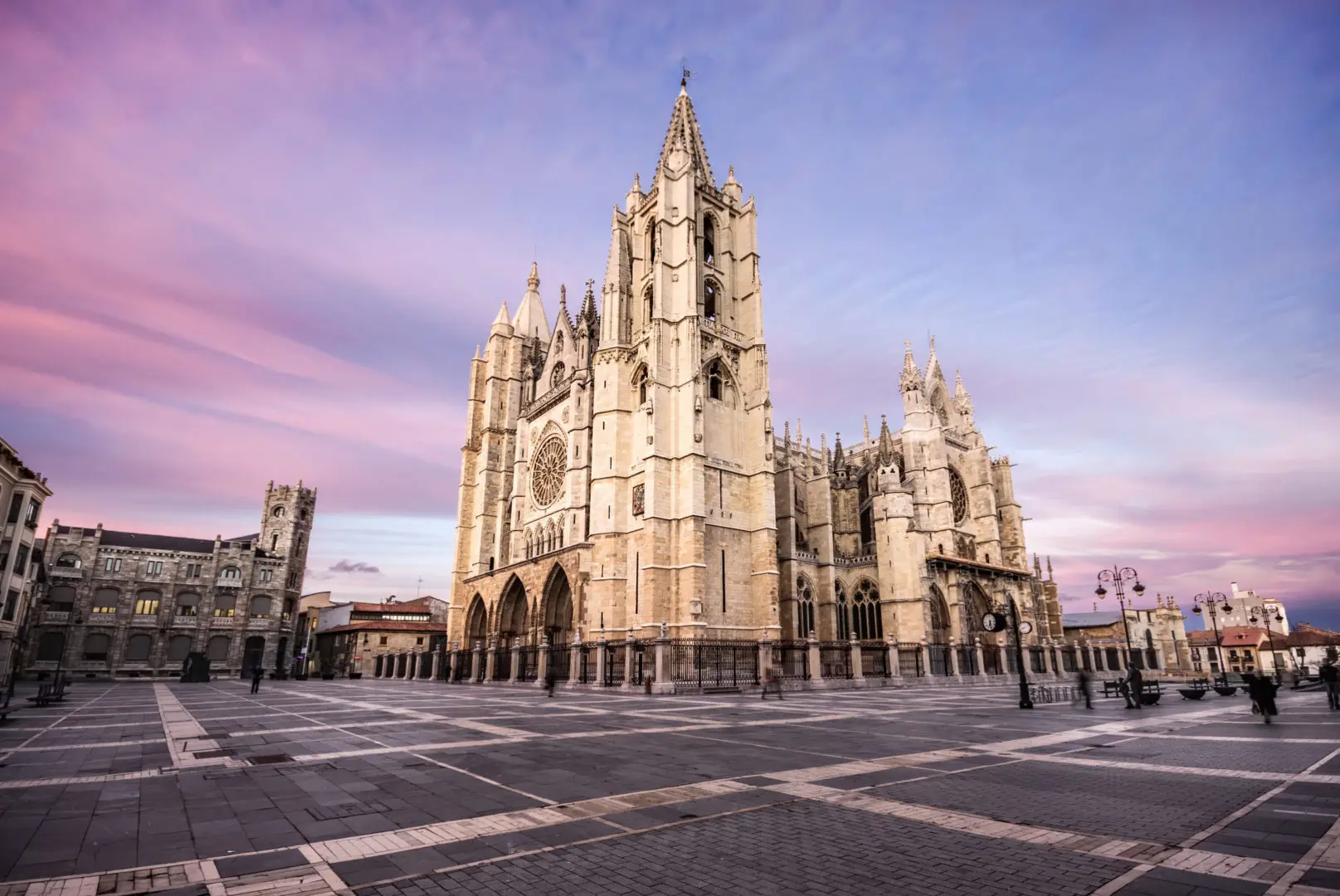Imágen de la ciudad de León leon